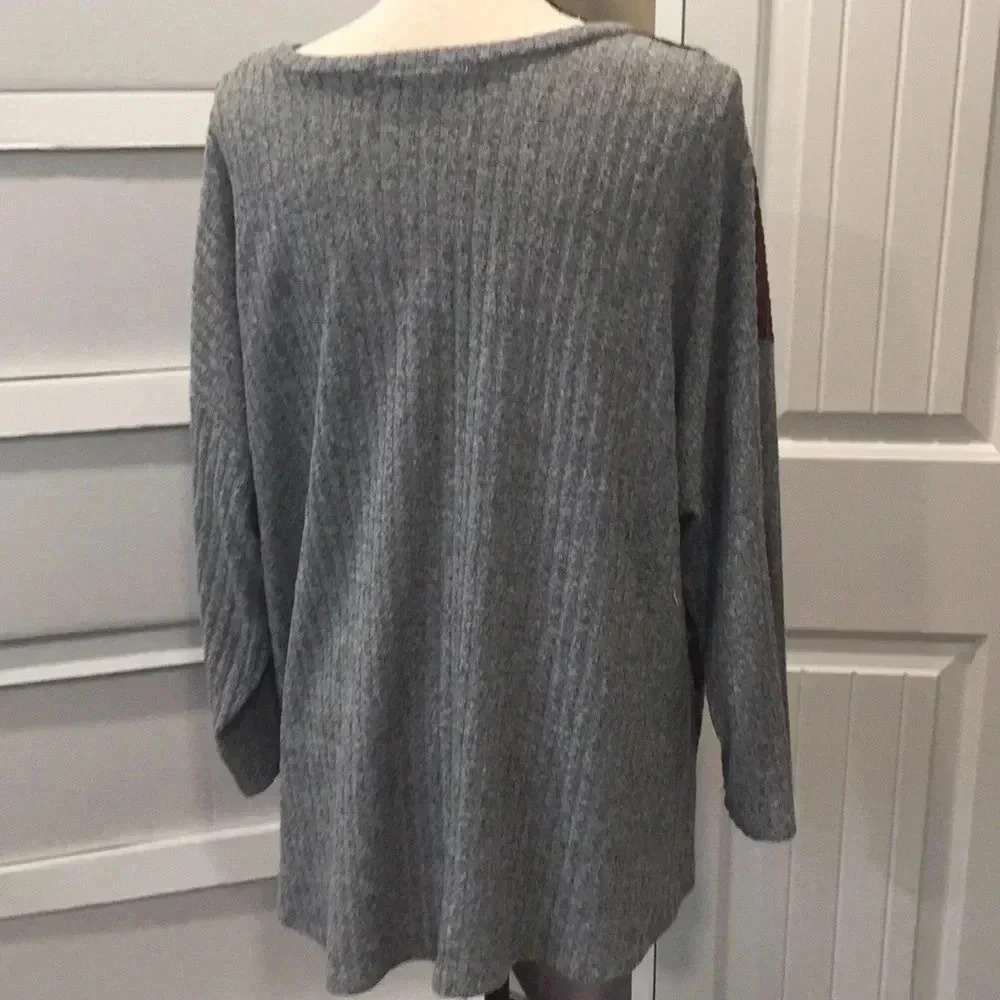Absolutely Famous Sweater - Picture 6 of 10